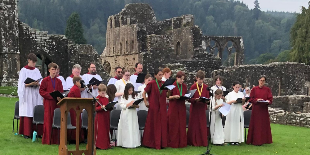 Newport Cathedral Choir singing outside Tintern Abbey in the mist